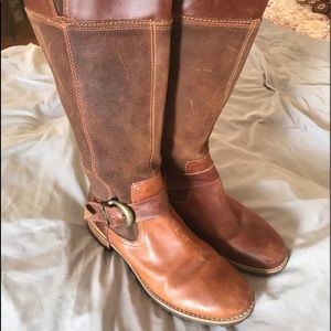 Beautiful leather Timberland riding style boots.